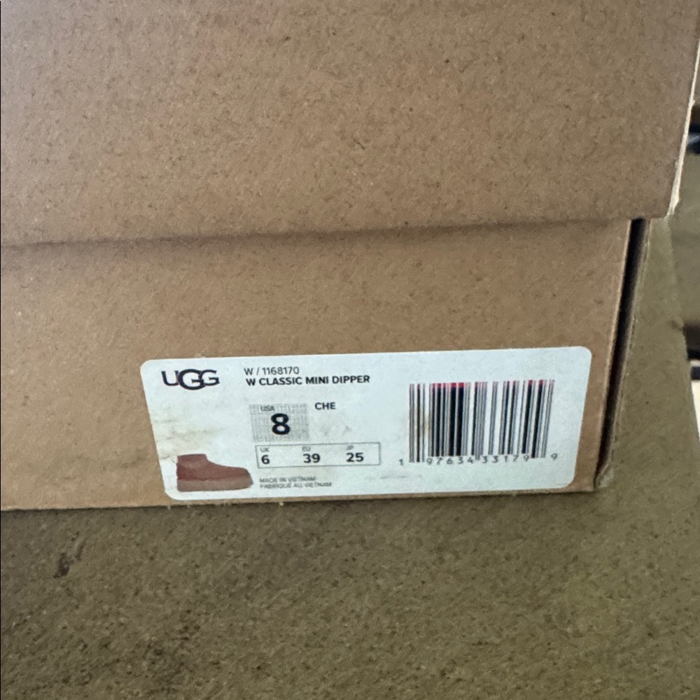 Ugg, classic mini dipper. Size 8 - Picture 6 of 7
